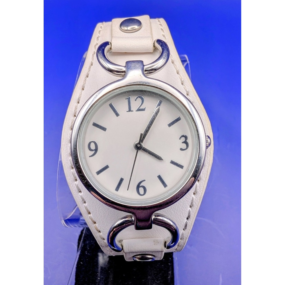 Beautiful Analog Watch Silver Tone White Buckle Soft Leather Band, New Battery